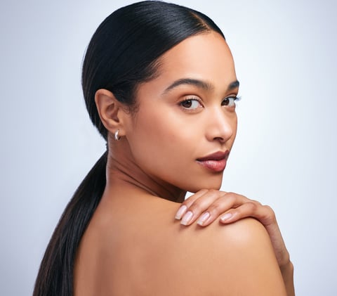Black woman with glamorous lashes for special occasions