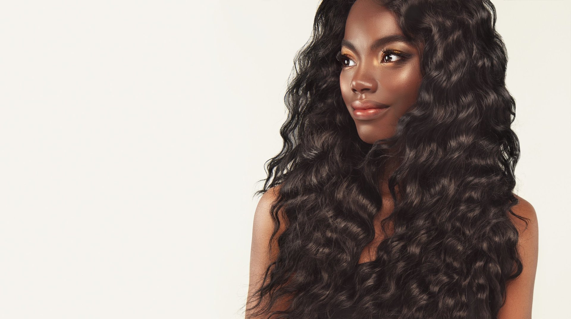 Black woman with stunning eyelash extensions